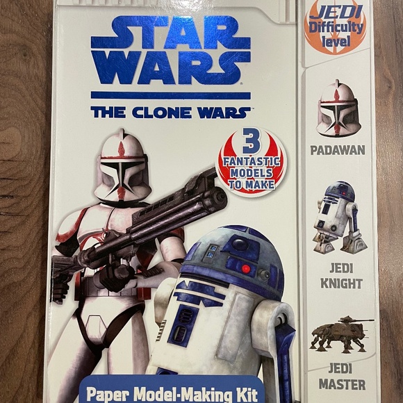 "Star Wars: The Clone Wars" Paper Model-Making Kit Book & Kit - Picture 1 of 11